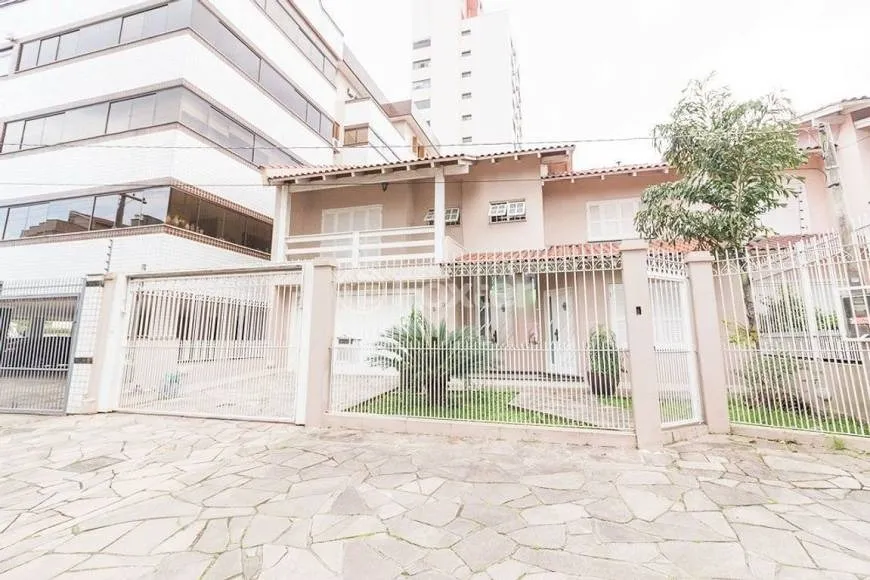 Foto 1 de Casa com 4 Quartos à venda, 233m² em Jardim Planalto, Porto Alegre