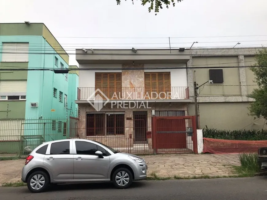 Foto 1 de Casa com 5 Quartos à venda, 300m² em Azenha, Porto Alegre