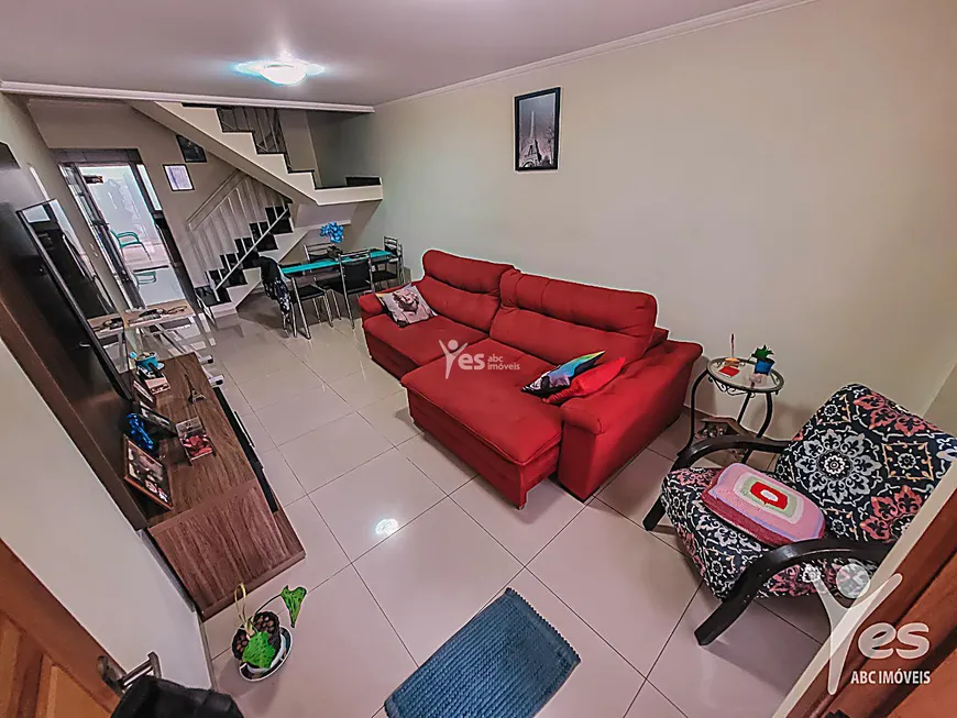 Foto 1 de Casa com 2 Quartos à venda, 86m² em Jardim das Maravilhas, Santo André