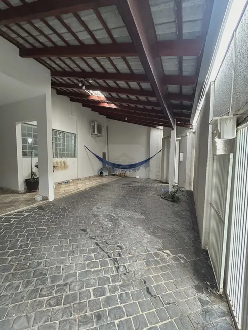 Foto 1 de Casa com 3 Quartos à venda, 225m² em Vigilato Pereira, Uberlândia