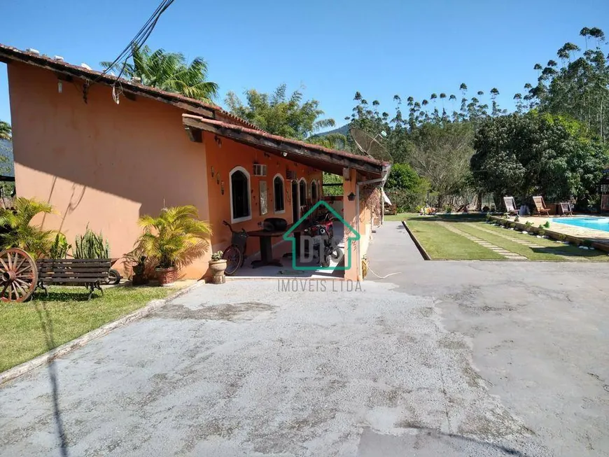 Foto 1 de Fazenda/Sítio com 3 Quartos à venda, 200m² em Pegorelli, Caraguatatuba