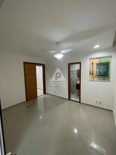 Foto 1 de Casa com 2 Quartos à venda, 56m² em Tanque, Rio de Janeiro