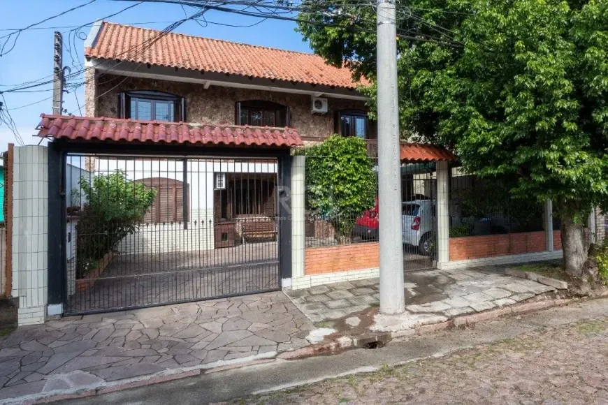 Foto 1 de Casa com 5 Quartos à venda, 301m² em Cavalhada, Porto Alegre