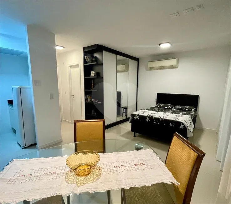 Foto 1 de Apartamento com 1 Quarto à venda, 40m² em Enseada do Suá, Vitória