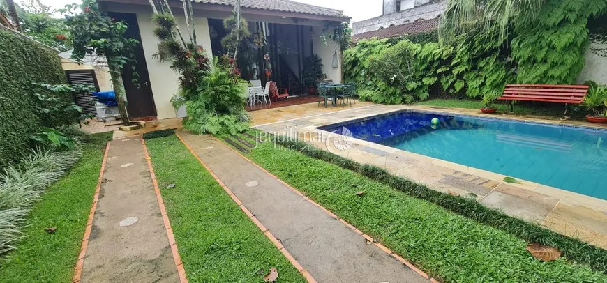 Foto 1 de Casa com 5 Quartos à venda, 190m² em Balneário Praia do Pernambuco, Guarujá