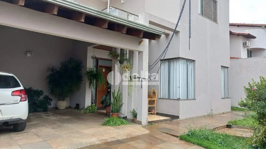 Foto 1 de Casa com 5 Quartos à venda, 420m² em Jardim Karaíba, Uberlândia