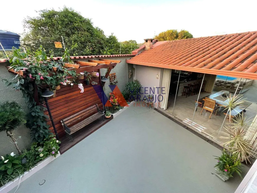 Foto 1 de Casa com 4 Quartos à venda, 198m² em Vianopolis, Betim