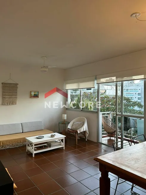 Foto 1 de Apartamento com 3 Quartos à venda, 118m² em Jardim Las Palmas, Guarujá