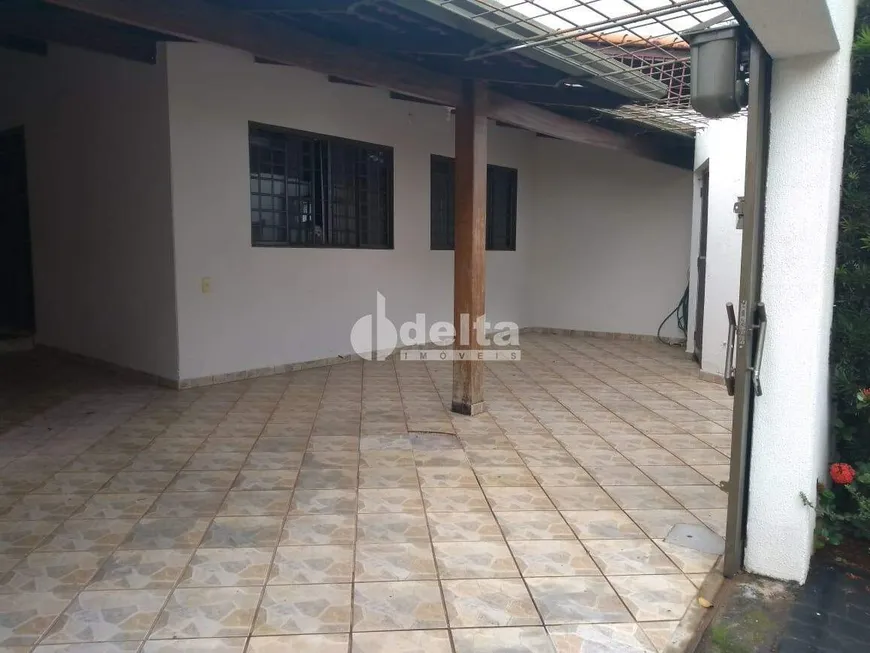 Foto 1 de Casa com 3 Quartos à venda, 245m² em Dona Zulmira, Uberlândia