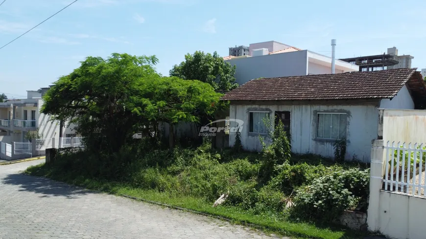 Foto 1 de Lote/Terreno à venda, 324m² em Centro, Balneário Piçarras