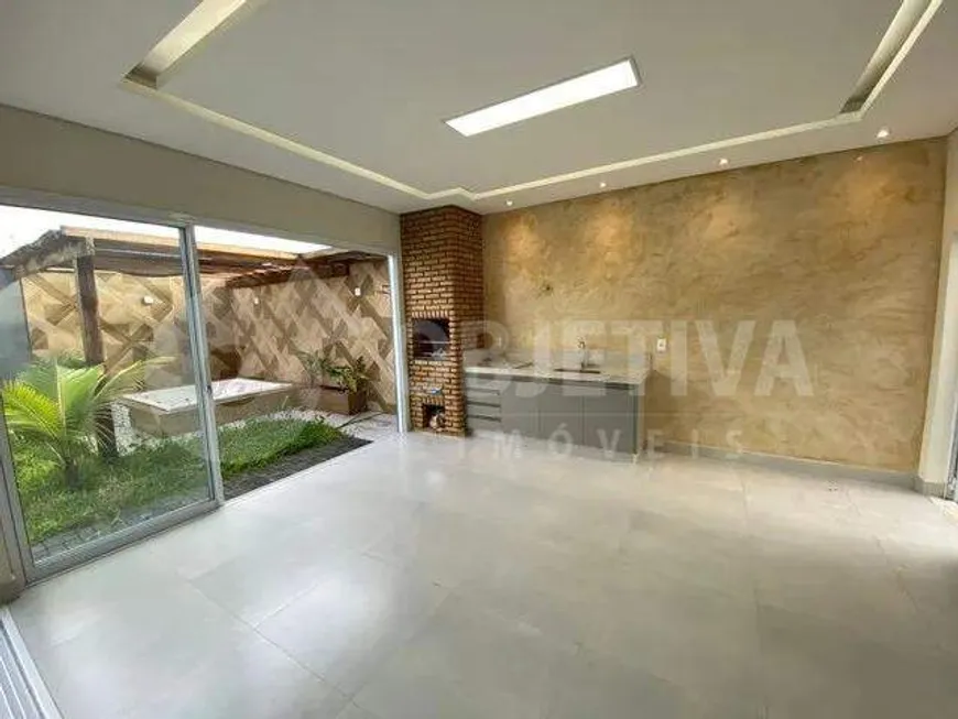 Foto 1 de Casa com 3 Quartos à venda, 150m² em Jardim Patrícia, Uberlândia