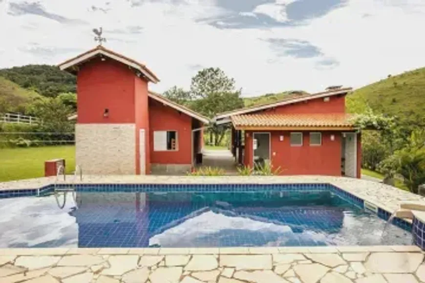 Foto 1 de Fazenda/Sítio com 3 Quartos à venda, 200m² em Freitas, São José dos Campos