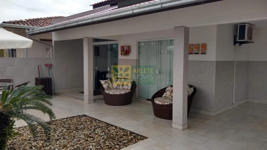 Foto 1 de Casa com 3 Quartos à venda, 253m² em Centro, Porto Belo