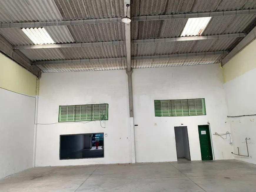 Foto 1 de Galpão/Depósito/Armazém para alugar, 400m² em Caminho Das Árvores, Salvador