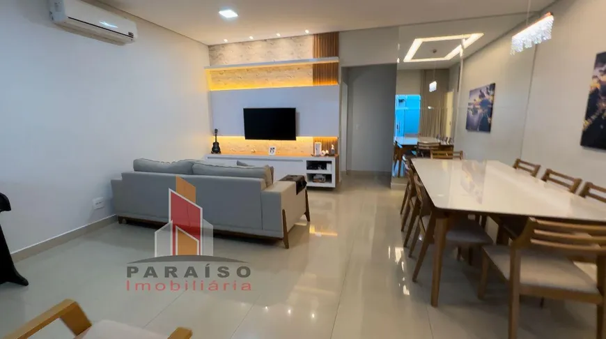 Foto 1 de Casa com 3 Quartos à venda, 309m² em Santa Mônica, Uberlândia