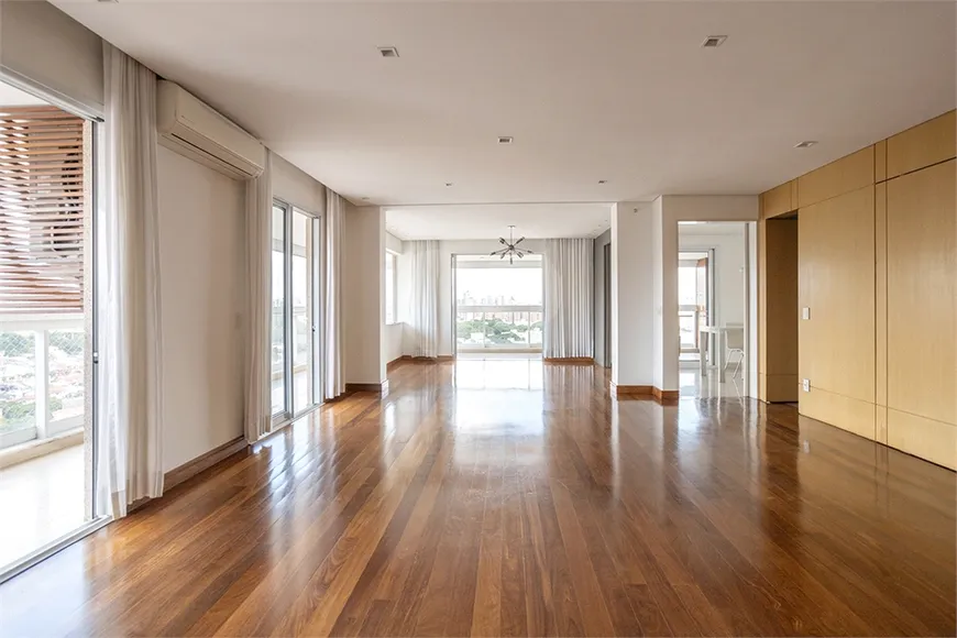 Foto 1 de Apartamento com 4 Quartos para venda ou aluguel, 261m² em Vila Madalena, São Paulo