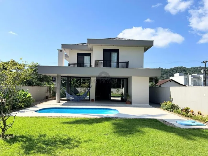 Foto 1 de Casa com 4 Quartos à venda, 279m² em Pirabeiraba, Joinville
