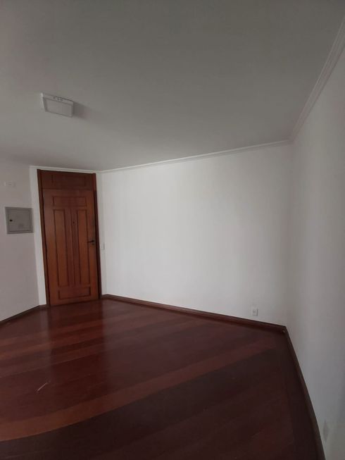 Apartamento na Alameda dos Nhambiquaras, 843, Moema em São Paulo, por R