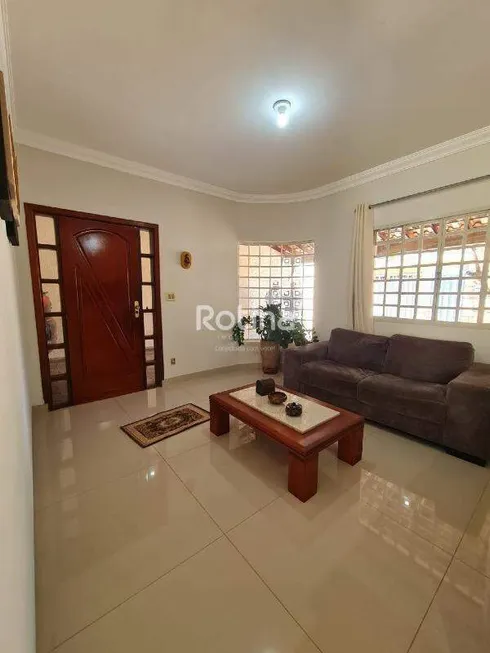 Foto 1 de Casa com 3 Quartos à venda, 222m² em Cidade Jardim, Uberlândia