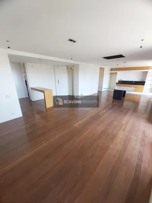 Foto 1 de Apartamento com 3 Quartos à venda, 193m² em Villaggio Panamby, São Paulo