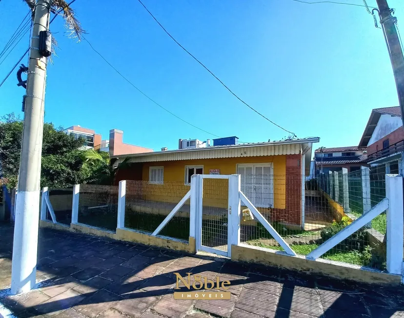 Foto 1 de Casa com 3 Quartos à venda, 495m² em Praia da Cal, Torres