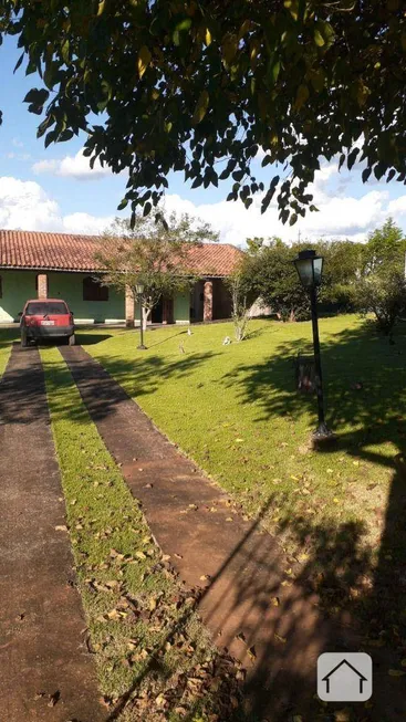 Foto 1 de Fazenda/Sítio com 3 Quartos à venda, 1m² em Sitio da Serra, Tuiuti
