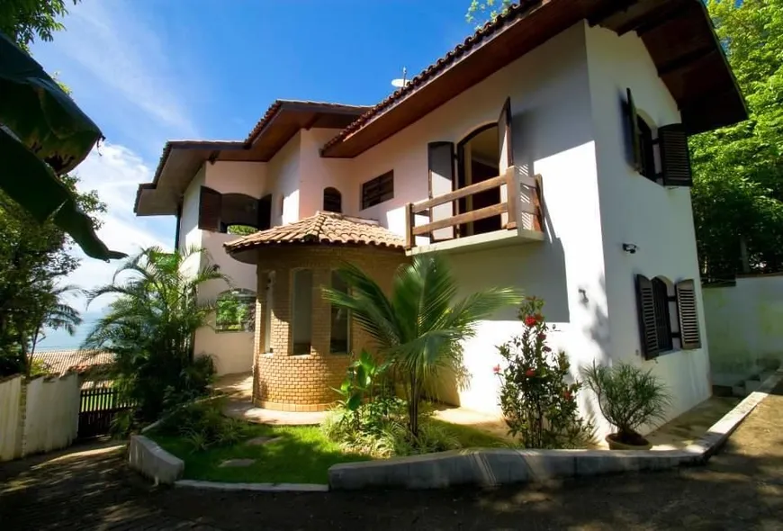 Foto 1 de Casa de Condomínio com 4 Quartos à venda, 260m² em Cocanha, Caraguatatuba