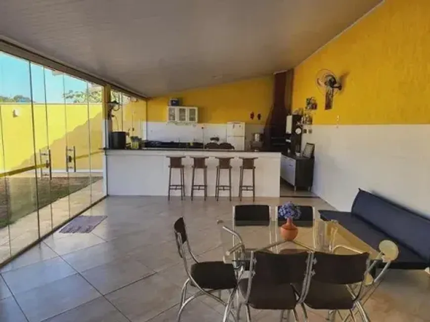 Foto 1 de Casa com 3 Quartos à venda, 180m² em Vitoria Regia, Sorriso