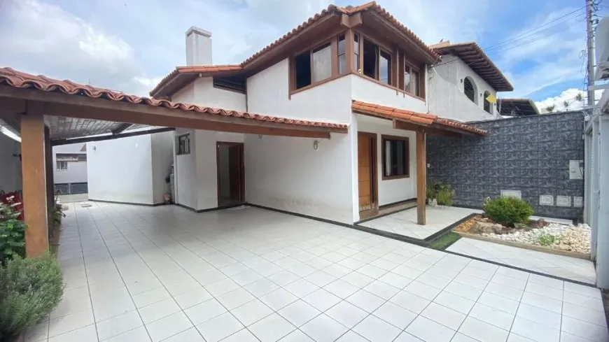 Foto 1 de Casa com 3 Quartos à venda, 240m² em Caiçaras, Belo Horizonte