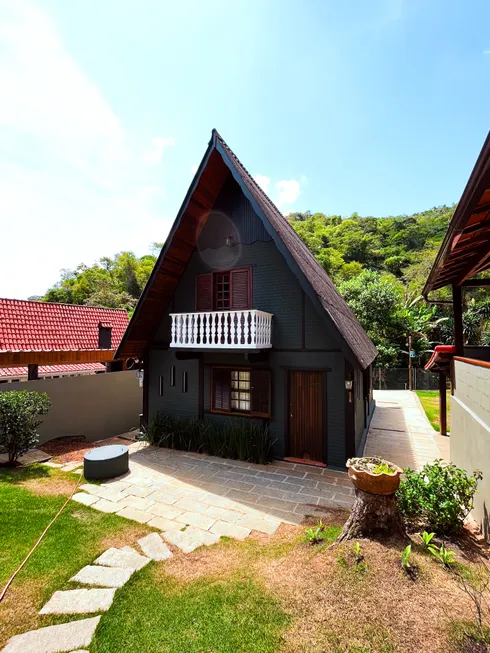 Foto 1 de Casa com 2 Quartos à venda, 99m² em Itaipava, Petrópolis