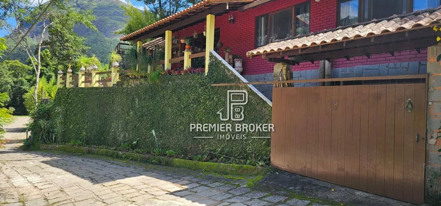 Foto 1 de Casa de Condomínio com 3 Quartos para venda ou aluguel, 250m² em Colônia Alpina, Teresópolis