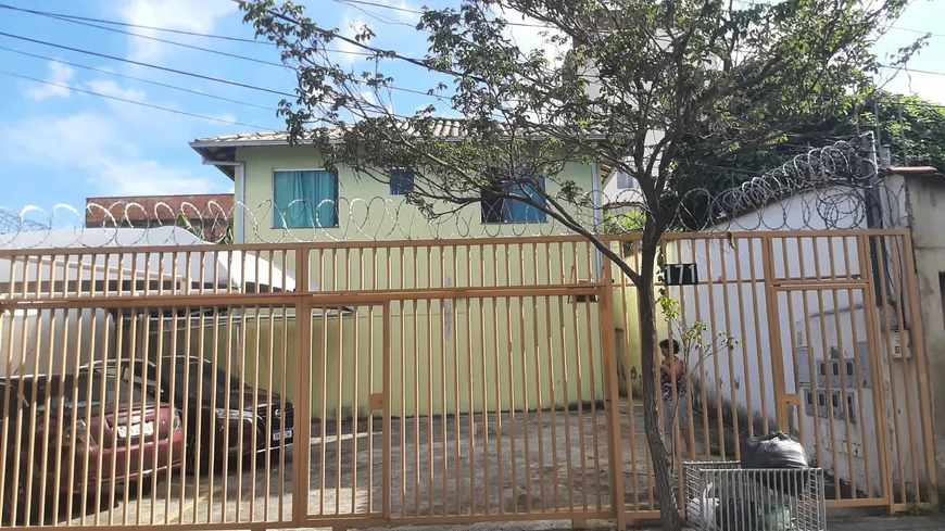 Foto 1 de Casa com 2 Quartos à venda, 65m² em Santa Mônica, Belo Horizonte