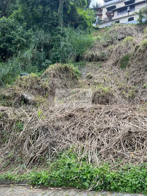 Foto 1 de Lote/Terreno à venda, 200m² em Mosela, Petrópolis