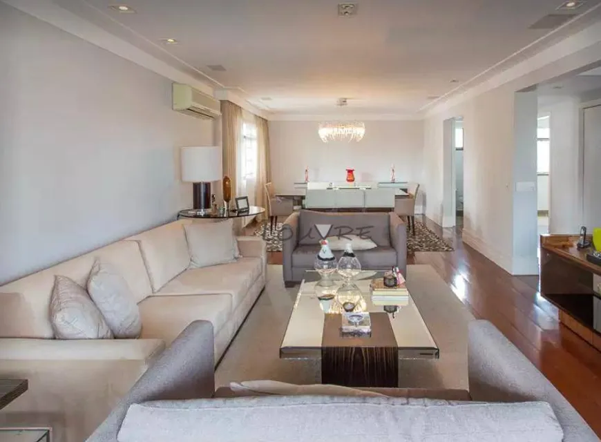 Foto 1 de Apartamento com 4 Quartos para alugar, 230m² em Moema, São Paulo