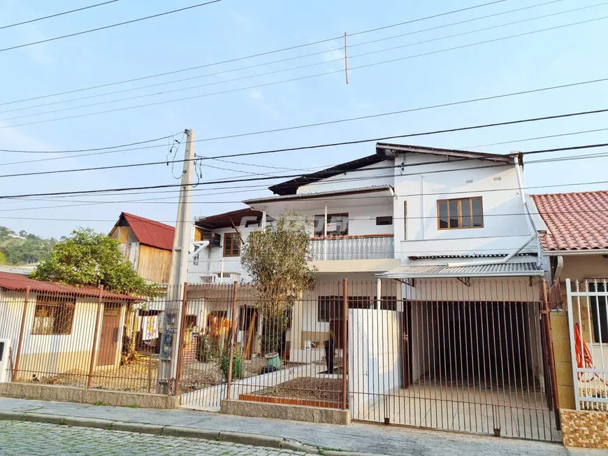 Foto 1 de Casa com 3 Quartos para alugar, 110m² em Garcia, Blumenau