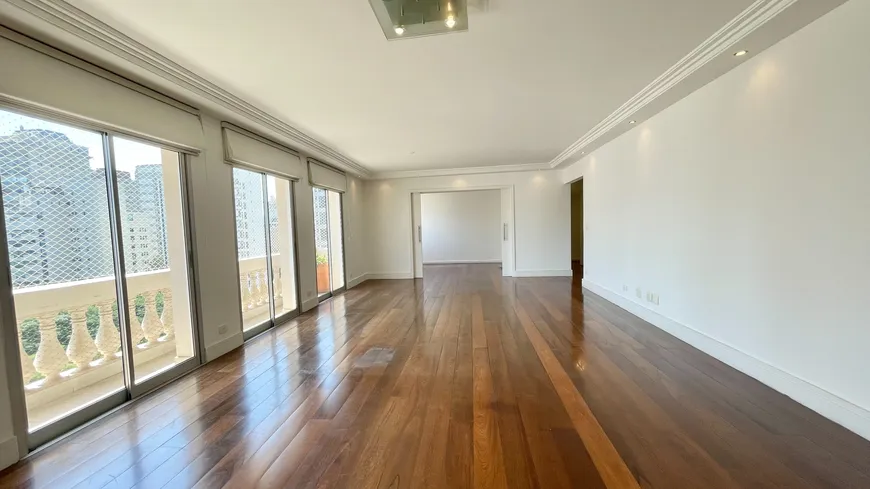 Foto 1 de Apartamento com 3 Quartos à venda, 165m² em Vila Nova Conceição, São Paulo