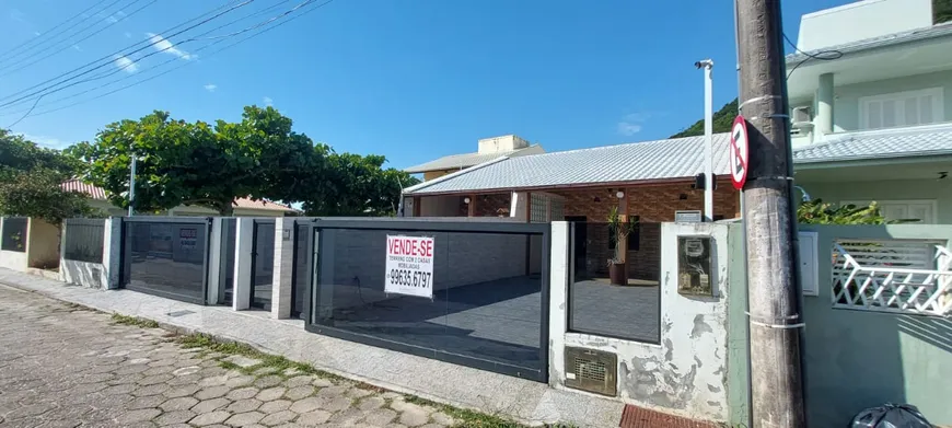 Foto 1 de Casa com 7 Quartos à venda, 240m² em Pântano do Sul, Florianópolis