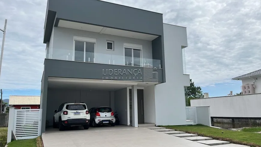 Foto 1 de Casa de Condomínio com 4 Quartos à venda, 338m² em Campeche, Florianópolis