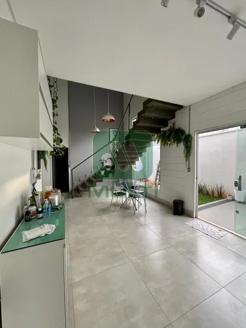 Foto 1 de Casa com 2 Quartos à venda, 100m² em Granada, Uberlândia