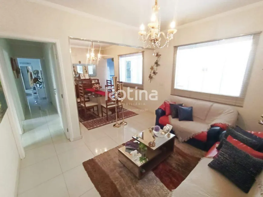 Foto 1 de Casa com 3 Quartos à venda, 155m² em Cidade Jardim, Uberlândia