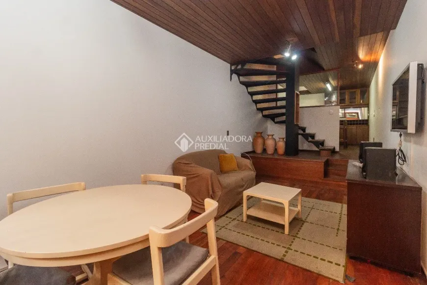 Foto 1 de Apartamento com 1 Quarto para alugar, 65m² em Rio Branco, Porto Alegre