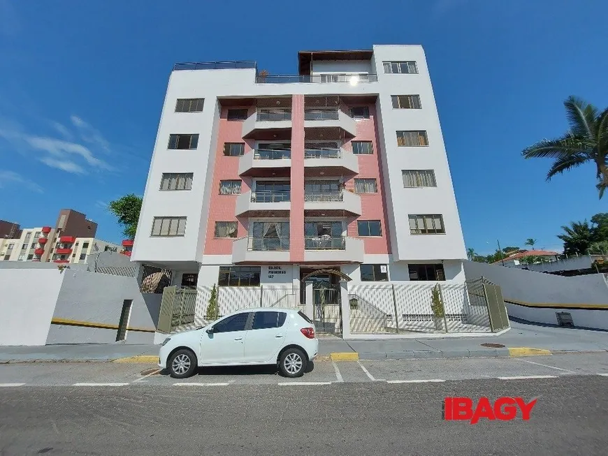 Foto 1 de Apartamento com 3 Quartos para alugar, 109m² em Capoeiras, Florianópolis