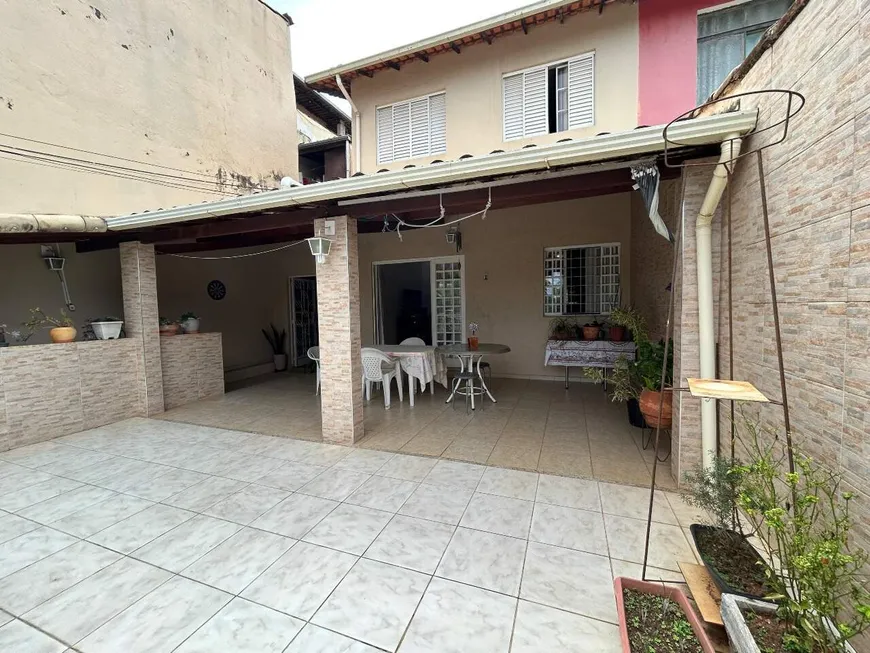 Foto 1 de Casa com 3 Quartos à venda, 176m² em Teixeira Dias, Belo Horizonte
