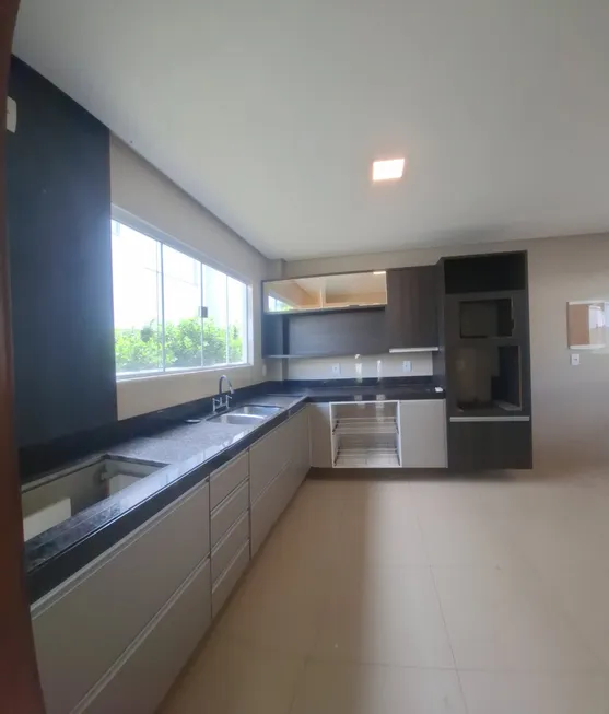 Foto 1 de Casa de Condomínio com 4 Quartos para alugar, 300m² em Ponta Negra, Natal