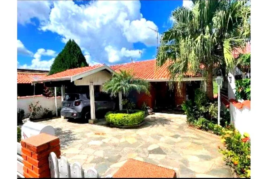 Foto 1 de Casa com 3 Quartos à venda, 172m² em CENTRO, Águas de São Pedro