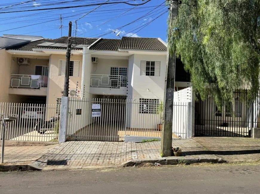 Foto 1 de Sobrado com 3 Quartos para alugar, 126m² em Vila Bosque, Maringá