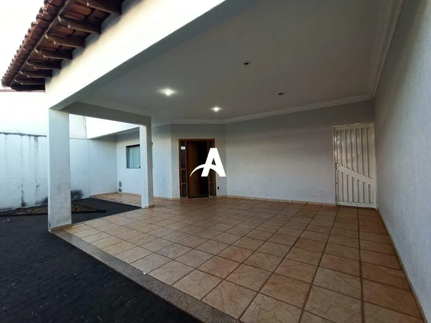 Foto 1 de Casa com 3 Quartos à venda, 179m² em Vigilato Pereira, Uberlândia