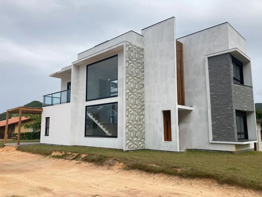 Foto 1 de Casa com 3 Quartos à venda, 160m² em Siriú, Garopaba