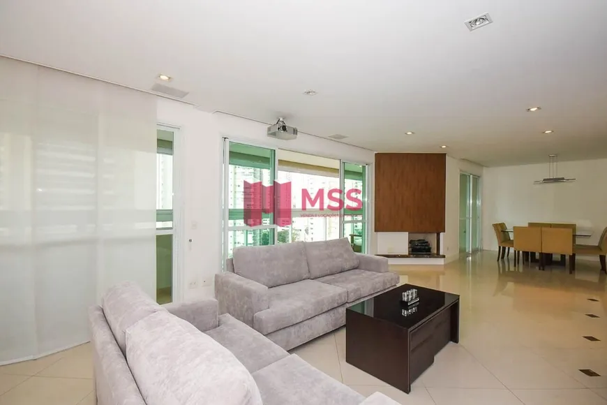 Foto 1 de Apartamento com 4 Quartos à venda, 220m² em Vila Suzana, São Paulo