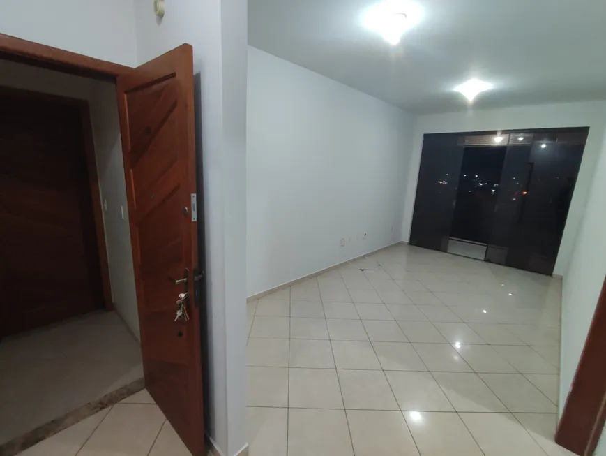 Foto 1 de Apartamento com 2 Quartos para alugar, 75m² em Riviera Fluminense, Macaé